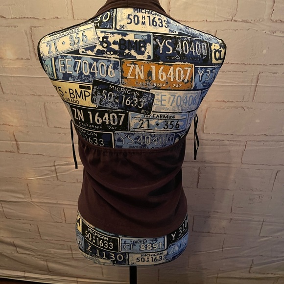 Cute brown top made by backtrack size medium - Picture 2 of 2